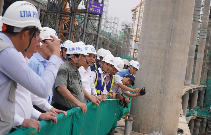 Thủ tướng Phạm Minh Chính cũng thường xuyên kiểm tra, đôn đốc tăng tốc thi công sân bay Long Thành.