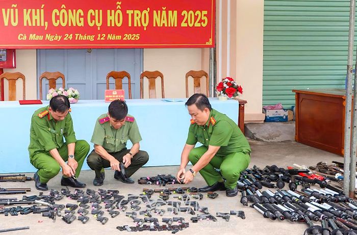 Hội đồng tiêu hủy vũ khí, công cụ hỗ trợ (Công an tỉnh) tổ chức tiêu hủy trên 800 VK,CCHT, đồ chơi nguy hiểm.