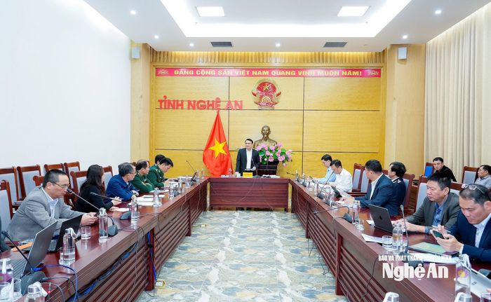 UBND tỉnh tổ chức họp để nghe và cho ý kiến đối với Dự thảo Đề án "Phát triển tỉnh Nghệ An trở thành Trung tâm logistics của vùng Bắc Trung Bộ đến năm 2030, tầm nhìn đến năm 2045". Ảnh: Phạm Bằng