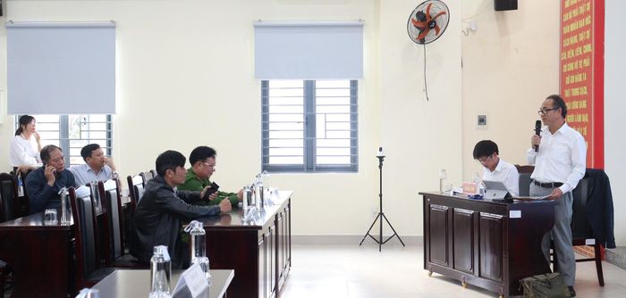 Phó Giám đốc Trung tâm Phát triển quỹ đất thành phố Đà Nẵng Huỳnh Tấn Quang thông tin về việc cho thuê khu, lô đất ngắn hạn. Ảnh: HOÀNG HIỆP