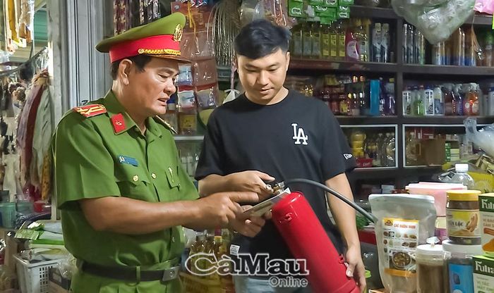 Hướng dẫn người dân sử dụng các thiết bị chữa cháy sẵn có 