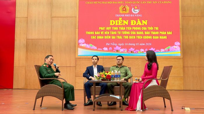 Các diễn giả trao đổi tại diễn đàn. Ảnh: VŨ QUÂN