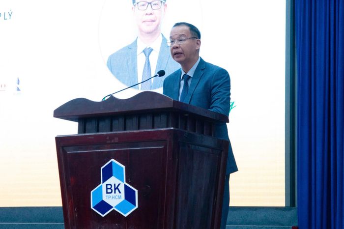 Ông Nguyễn Nam Trung, Chủ tịch Hội Pháp luật Xây dựng Việt Nam phát biểu tại hội thảo. Ảnh: TH