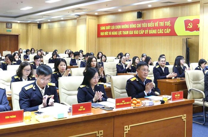 Các đại biểu và công chức Ban Nghiệp vụ thuế tham dự hội nghị. Ảnh: Phương Thảo