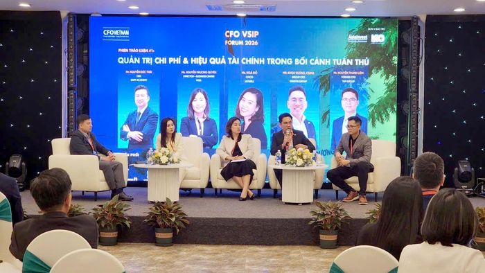 Các diễn giả chia sẻ thông tin tại diễn đàn. (Ảnh: Văn Dũng)