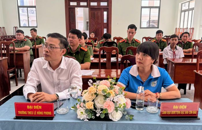 Đại biểu tham dự chương trình