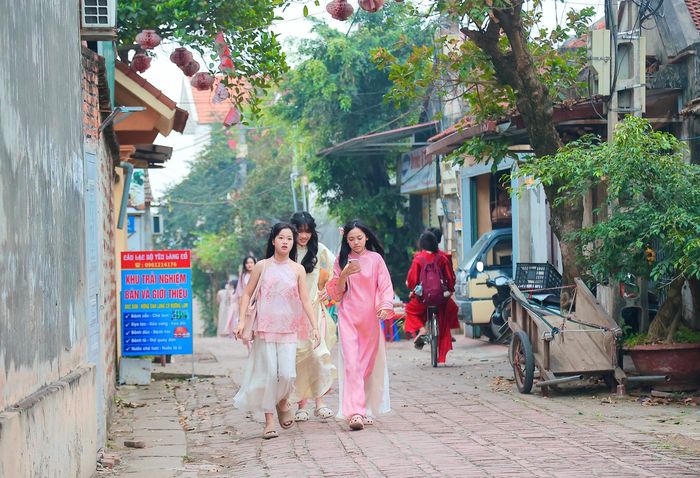 Một số hình ảnh khác phóng viên ghi nhận tại làng cổ Đường Lâm.