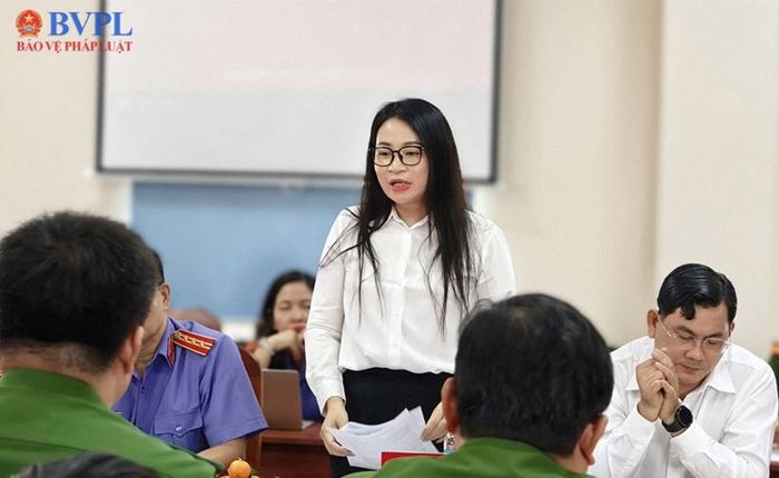 Các đại biểu trình bày tham luận tại hội nghị.