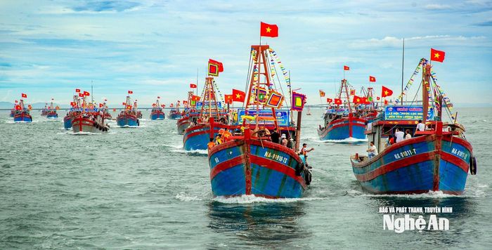 Lễ hội Cầu ngư. Ảnh: Nguyễn Đạo