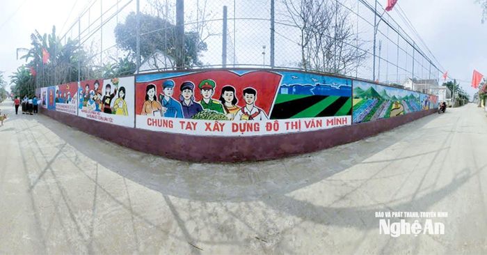 Bức bích họa của Hội Phụ nữ phường Tây Hiếu thực hiện dài 20 mét.