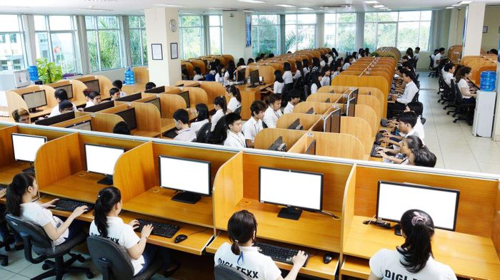 Công ty DIGI-TEXX (100% vốn đầu tư từ Đức) chuyên về lĩnh vực công nghệ thông tin tại Công viên phần mềm Quang Trung (Thành phố Hồ Chí Minh).