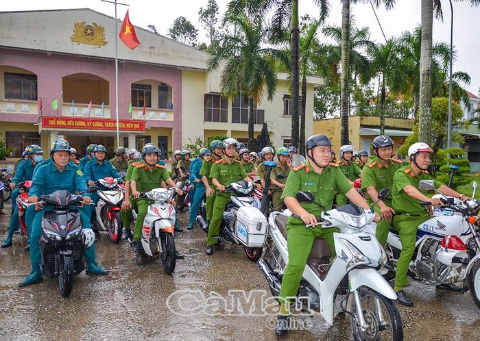 Lực lượng Công quan, Quân sự cấp xã (xã Hồng Dân) ra quân cao điểm đảm bảo an ninh trật tự trên địa bàn bảo vệ Đại hội Đảng các cấp.