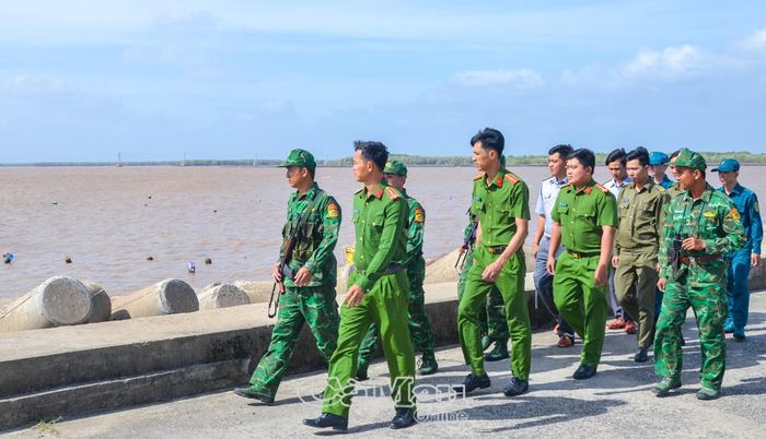 Các lực lượng Công an, Quân sự, Biên phòng hiệp đồng tuần tra đảm bảo an ninh chính trị, trật tự an toàn xã hội trên địa bàn đóng quân.
