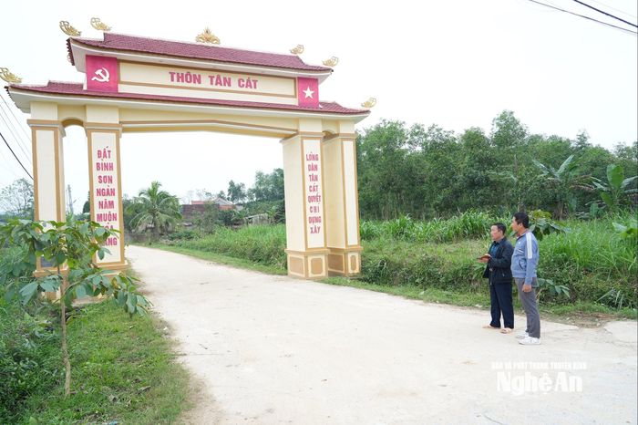 Đến vùng đất mới, những người dân từ Nam Cát, huyện Nam Đàn cũ đã lấy tên Tân Cát đặt cho làng mới, vừa nhắc nhớ về cội nguồn, vừa gửi gắm khát vọng về một vùng đất mới. Ảnh: Tiến Đông
