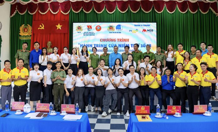  Các đơn vị, văn nghệ sĩ phối hợp tổ chức “Hành trình của niềm tin”. Ảnh: Michael Neo 