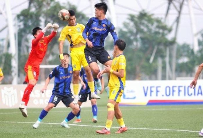 Đội bóng của HLV Nguyễn Hồng Việt tấn công khá đa dạng. Ảnh: Đức Anh