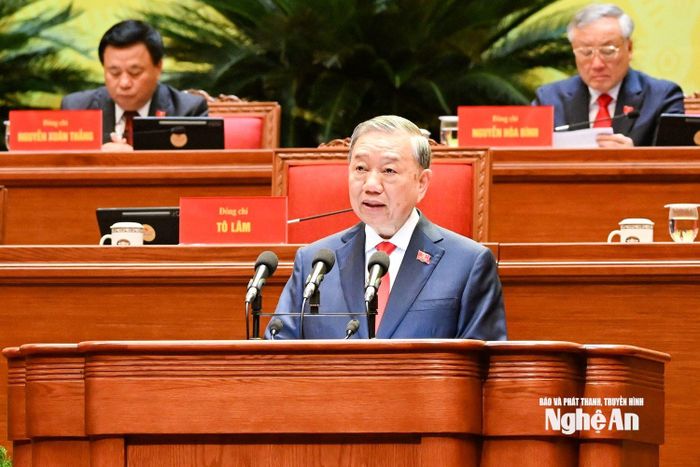 Đồng chí Tô Lâm - Tổng Bí thư Ban Chấp hành Trung ương Đảng, đọc Báo cáo của Ban Chấp hành Trung ương Đảng khóa XIII về các văn kiện Đại hội XIV của Đảng. Ảnh: Phạm Bằng