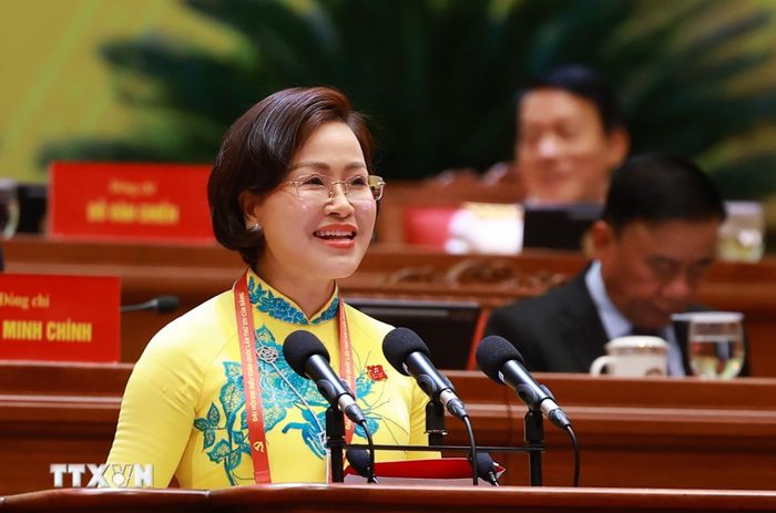  Đồng chí Trần Thị Thanh Thủy, Ủy viên Ban Thường vụ Tỉnh ủy, Bí thư Đảng ủy, Chủ tịch Hội đồng nhân dân phường Mỹ Hào, tỉnh Hưng Yên, tham luận về vấn đề “Chuyển đổi số ở phường trong điều kiện thực hiện mô hình chính quyền địa phương 2 cấp-Thực tiễn và quyết tâm hành động của phường Mỹ Hào, tỉnh Hưng Yên.” (Ảnh: TTXVN) 