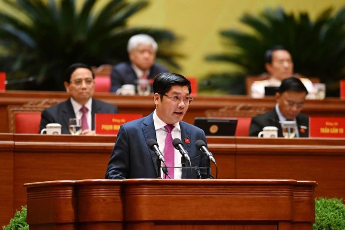 Đồng chí Nguyễn Chí Tài, Phó Bí thư Thành ủy, Chủ tịch Ủy ban Mặt trận Tổ quốc Việt Nam thành phố Huế, trình bày tham luận “Phát huy thế mạnh di sản, xây dựng Huế thành đô thị di sản, trung tâm văn hóa, du lịch đặc sắc tầm cỡ quốc tế”.