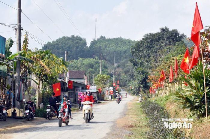 Không khí mùa Xuân trên khu tái định cư xã Sơn Lâm. Ảnh: Công Kiên