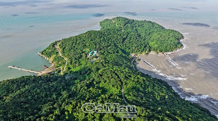 Đảo Hòn Khoai - vị trí chiến lược trong phát triển kinh tế - quốc phòng và an ninh vùng biển phía Tây Nam Tổ Quốc. Ảnh: TRẦN NGUYÊN