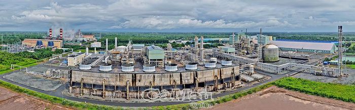 Công nghiệp Cà Mau, trong đó cụm Khí - Điện - Đạm là trụ cột phát triển, dẫn dắt. Ảnh: TRẦN NGUYÊN