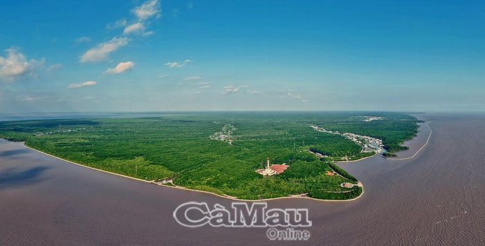 Mũi Cà Mau - vùng đất thiêng liêng, cội nguồn của dân tộc - có sức hút để phát triển du lịch, khám phá và giáo dục. Ảnh: TRẦN NGUYÊN