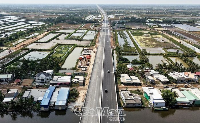 Cao tốc Cần Thơ - Cà Mau tại nút giao với QL63, xã Trí Phải, tỉnh Cà Mau. Ảnh: TRẦN NGUYÊN