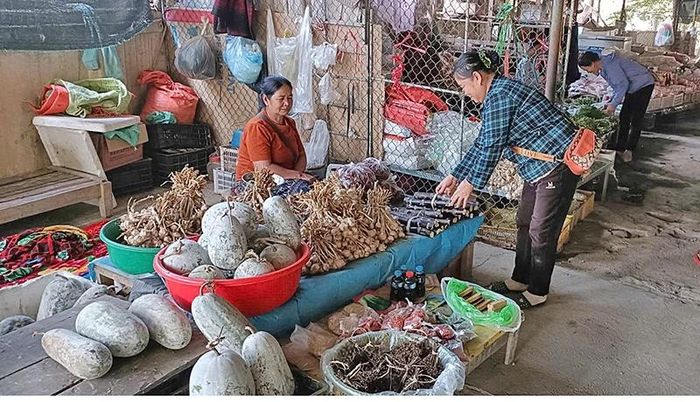 Chợ nơi Cửa khẩu Tén Tằn.