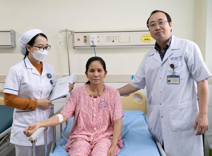 Người bệnh L.T.P. được phẫu thuật thành công u xơ tử cung bằng phương pháp nội soi ứng dụng dao siêu âm công nghệ cao đã hồi phục sức khỏe nhanh chóng.Ảnh: B.H