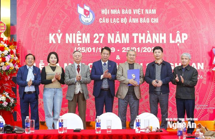 Ra mắt Câu lạc bộ Ảnh báo chí chi nhánh 8 - Nghệ An. Ảnh: Hoàng Hiếu