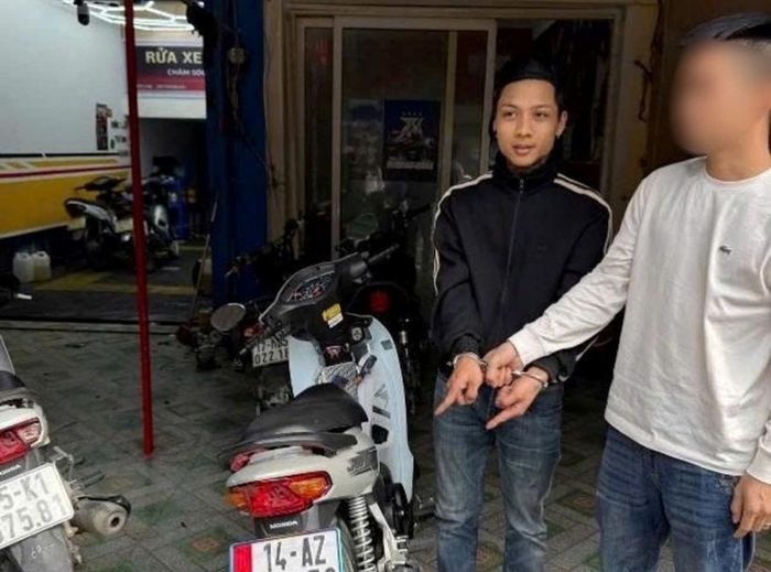  Đối tượng Lê Quang Đông bị bắt cùng tang vật.