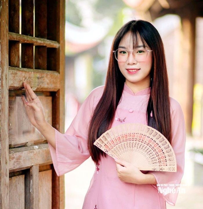 Sinh viên Nguyễn Thị Huyền Thương cho rằng, phần lớn người trẻ vẫn ý thức gìn giữ “hồn Tết”.