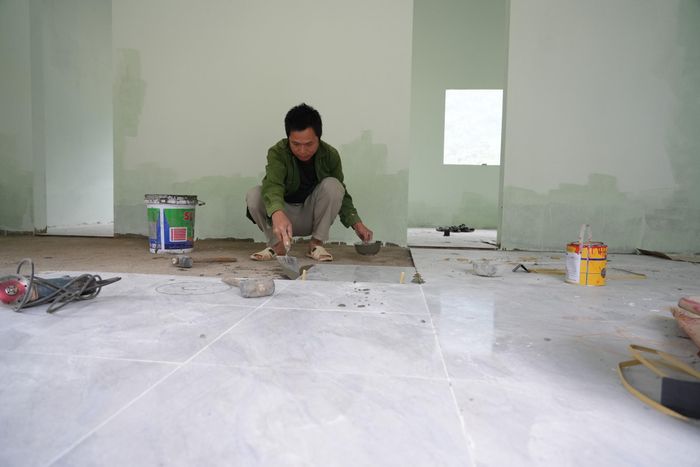 Ngôi nhà mới sau lũ của ông Lương Văn Hồng đang dần hoàn thiện.