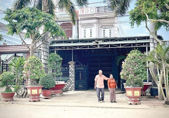  Từ đàn bò, ông Tống sở hữu một dãy nhà khang trang, rộng rãi dọc QL 25, ngay dưới chân đèo Chư Sê (xã Chư A Thai). Ảnh: M.P 