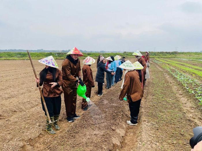 Du khách sẽ có nhiều trải nghiệm mới mẻ với các sản phẩm nông nghiệp xanh, trù phú bởi dòng sông Cầu và sông Cà Lồ mang lại cho mảnh đất và con người Đa Phúc.