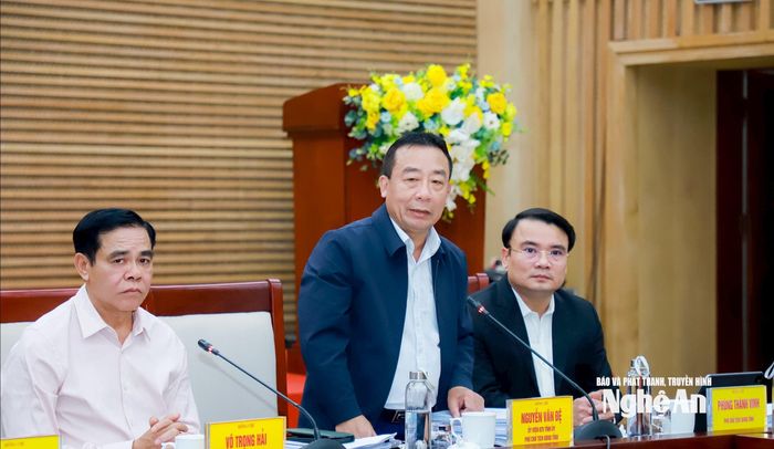 Đồng chí Nguyễn Văn Đệ - Ủy viên Ban Thường vụ Tỉnh ủy, Phó Chủ tịch UBND tỉnh phát biểu tại phiên họp. Ảnh: Thành Duy
