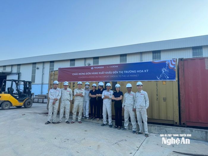 Sản phẩm đá nung kết Slap Stone xuất khẩu sang Hoa Kỳ của doanh nghiệp tỉnh. Ảnh: Nguyễn Hải