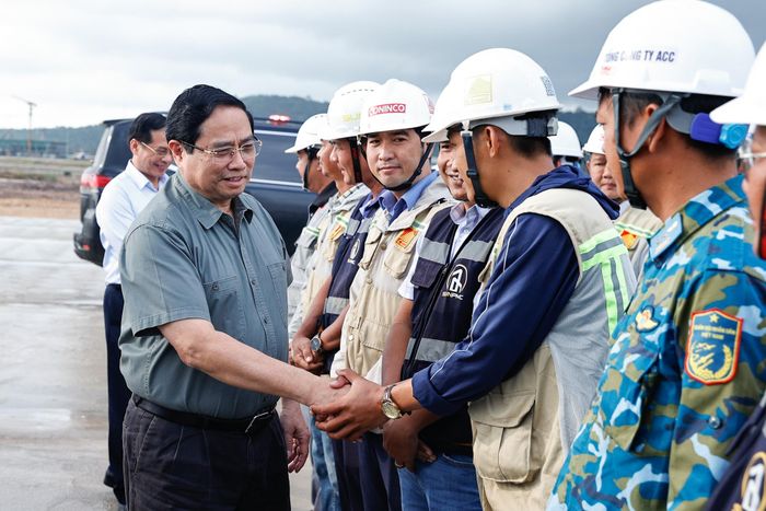 Thủ tướng Phạm Minh Chính kiểm tra các công trình, dự án trọng điểm của Phú Quốc phục vụ APEC 2027- Cảng hàng không quốc tế Phú Quốc.