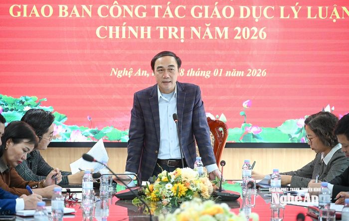 Đồng chí Trần Quốc Khánh - Phó Trưởng Ban Tuyên giáo và Dân vận Tỉnh ủy phát biểu tại hội nghị. Ảnh: Thành Cường