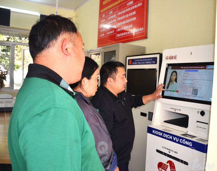 Nhờ có sự hướng dẫn tận tình của đội ngũ cán bộ, công chức tại Trung tâm PVHCC từ tỉnh đến cơ sở, các TTHC được tiếp nhận và giải quyết nhanh gọn, đem lại sự hài lòng cho người dân và doanh nghiệp.