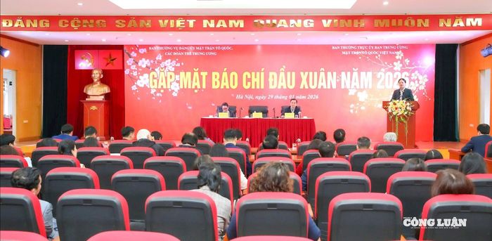 Bà Hà Thị Nga nhấn mạnh đổi mới là yêu cầu bắt buộc để báo chí tồn tại và phát triển trong bối cảnh hiện nay.