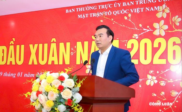 Ông Nguyễn Minh Chung, Trưởng Ban Tuyên giáo và Dân vận Đảng ủy Mặt trận Tổ quốc, các đoàn thể Trung ương báo cáo kết quả công tác báo chí năm 2025 và nhiệm vụ trọng tâm năm 2026.