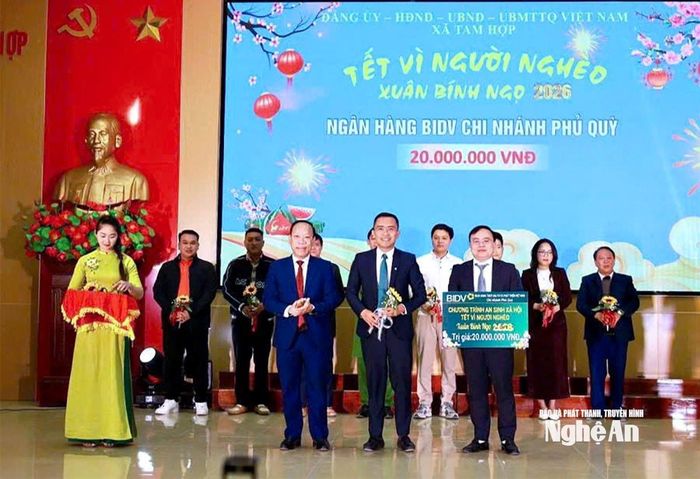 Xã Tam Hợp tổ chức Chương trình “Xuân đoàn kết - Tết yêu thương” nhằm huy động các nguồn lực chung tay hỗ trợ người nghèo, hộ có hoàn cảnh khó khăn trong dịp Tết. Ảnh: CSCC