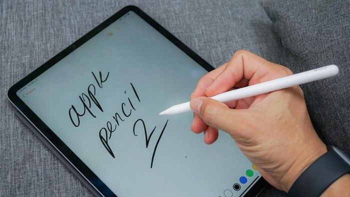  Apple Pencil thế hệ 2 sở hữu cơ chế sạc không dây 