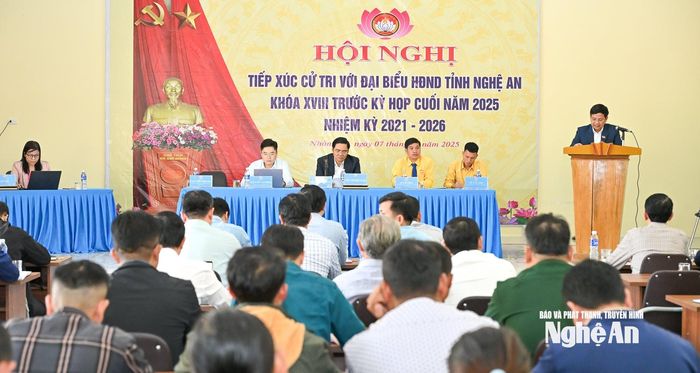 Các đại biểu HĐND tỉnh tiếp xúc cử tri xã Nhôn Mai. Ảnh tư liệu: Thành Cường