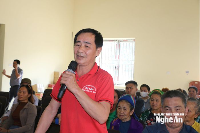 Người dân xã Nhôn Mai bày tỏ ý kiến về nhiều nội dung liên quan đến đời sống dân sinh. Ảnh: K.L