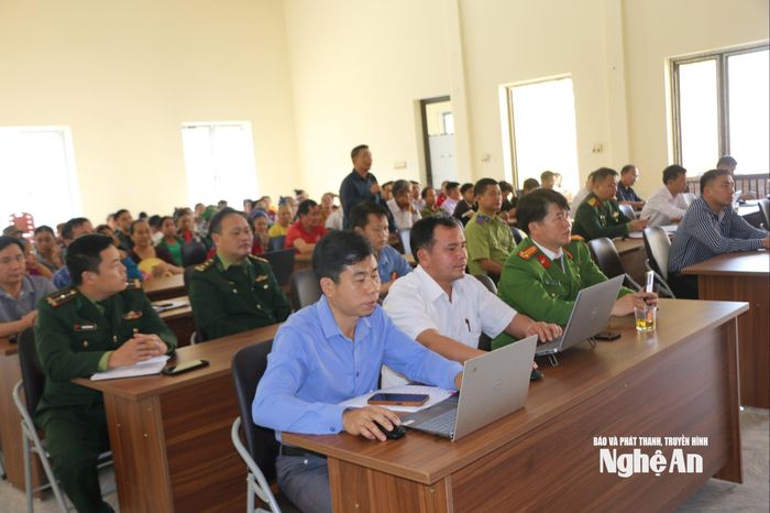 Cấp ủy, chính quyền xã biên giới Nhôn Mai tổ chức đối thoại với nhân dân ngay đầu năm mới 2026. Ảnh: K.L