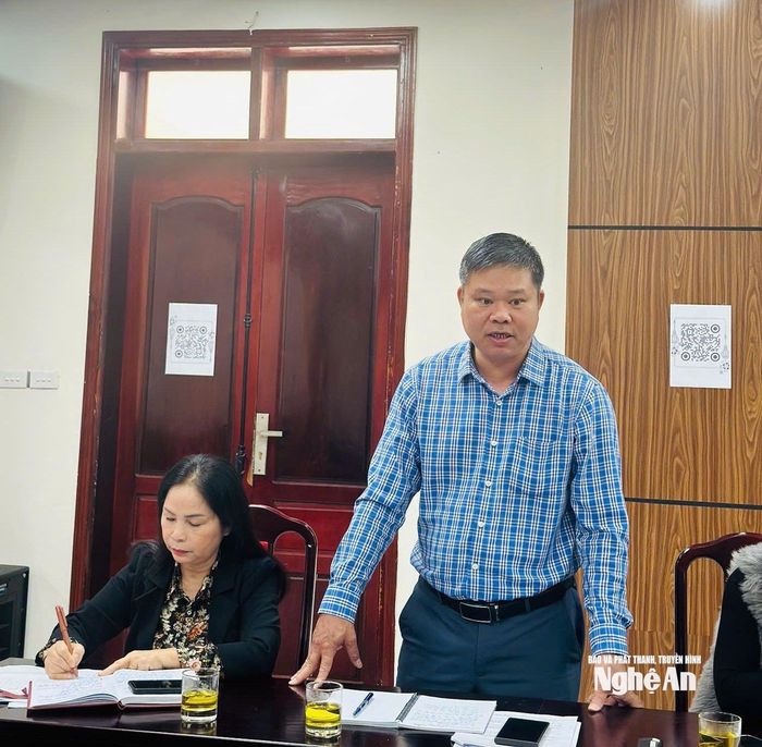 Đồng chí Nguyễn Trung Thảo, Phó Giám đốc Báo và phát thanh, truyền hình Nghệ An phát biểu tại cuộc họp. Ảnh: Như Biển.
