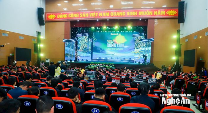 Quang cảnh chương trình “Nghĩa tình dòng Lam - Xuân Bính Ngọ năm 2026”. Ảnh: Thành Duy